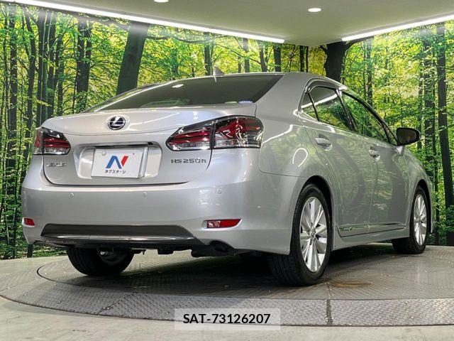 Lexus HS 2016-06 7455370-16