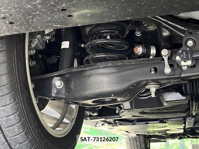 Lexus HS 2016-06 7455370-19