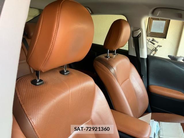 Lexus HS 2009-08 7455376-15