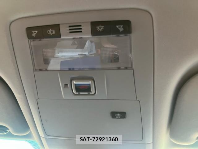 Lexus HS 2009-08 7455376-23