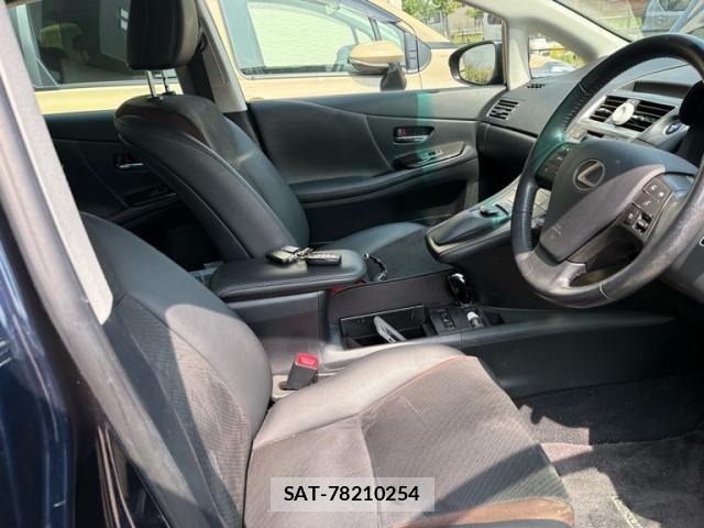 Lexus HS 2017-01 7455371-11