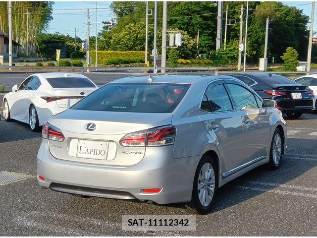 Lexus HS 2013-06 7455373-10