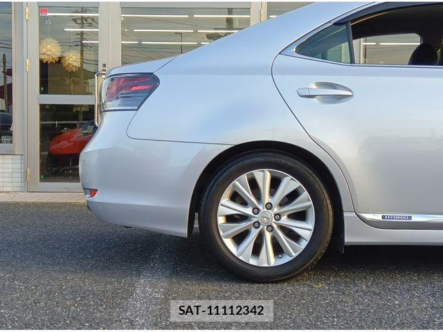 Lexus HS 2013-06 7455373-14