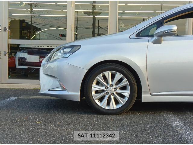 Lexus HS 2013-06 7455373-15