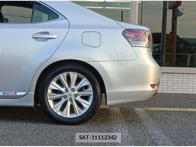 Lexus HS 2013-06 7455373-16
