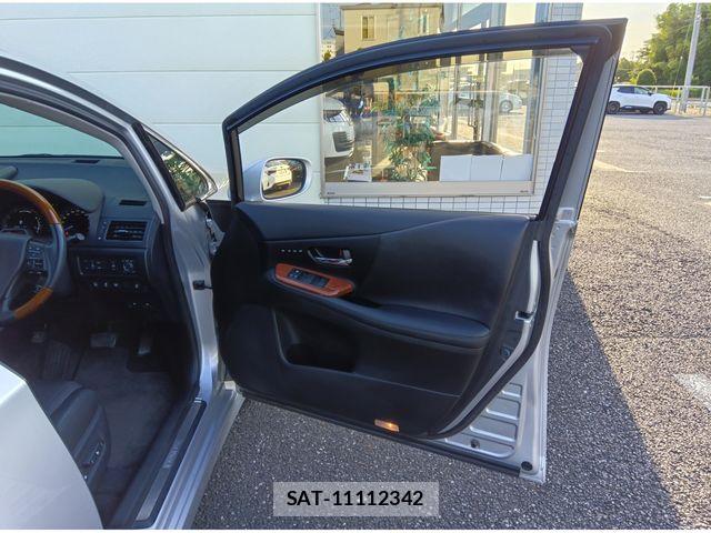 Lexus HS 2013-06 7455373-19