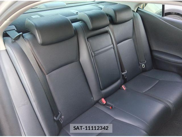 Lexus HS 2013-06 7455373-26