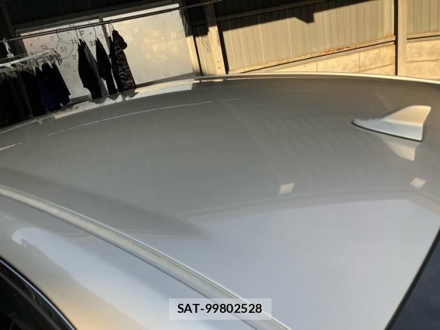 Lexus HS 2011-07 7455377-11