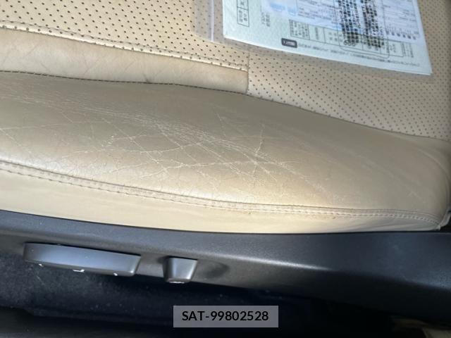Lexus HS 2011-07 7455377-14
