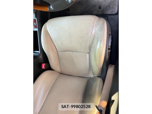 Lexus HS 2011-07 7455377-17