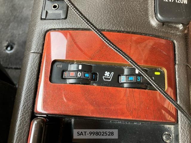 Lexus HS 2011-07 7455377-20