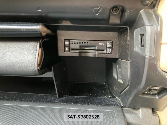 Lexus HS 2011-07 7455377-24