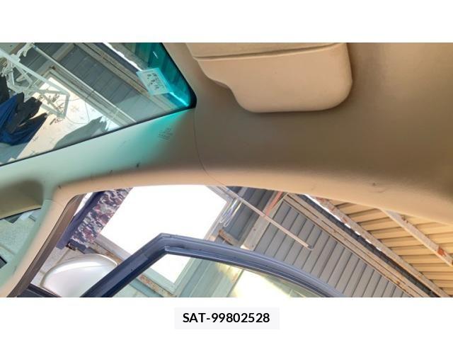 Lexus HS 2011-07 7455377-25