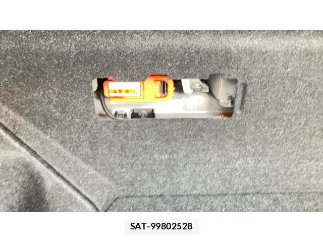 Lexus HS 2011-07 7455377-26