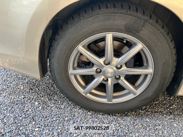 Lexus HS 2011-07 7455377-6