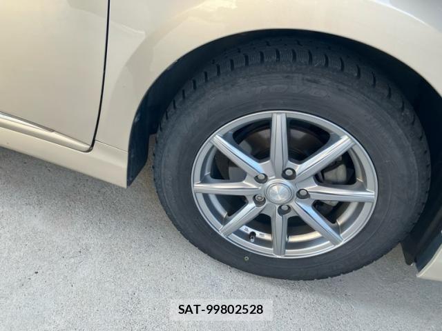 Lexus HS 2011-07 7455377-7
