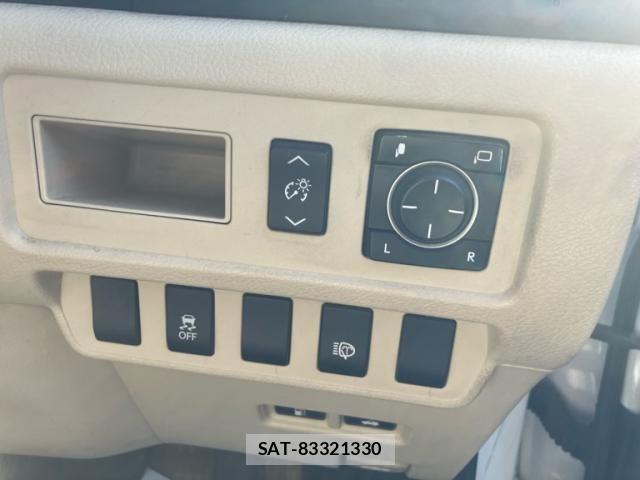 Lexus HS 2009-07 7501259-16
