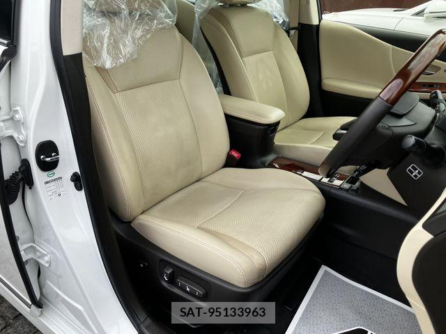 Lexus HS 2013-04 7501254-11