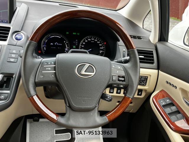 Lexus HS 2013-04 7501254-12