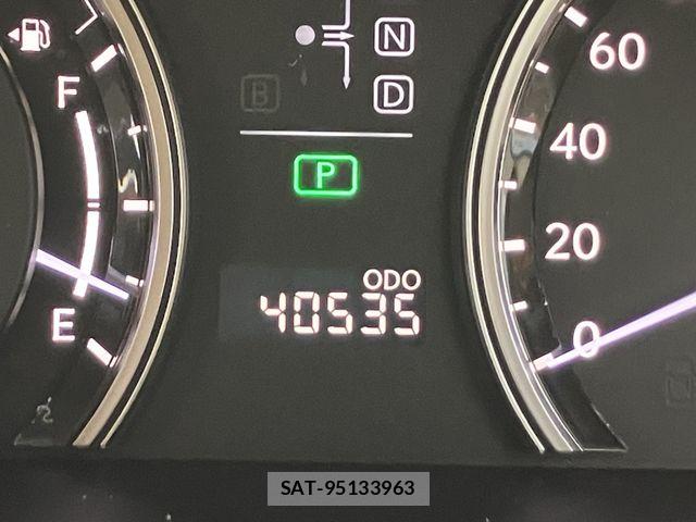 Lexus HS 2013-04 7501254-13