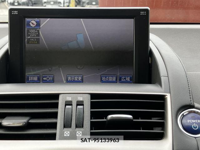 Lexus HS 2013-04 7501254-14