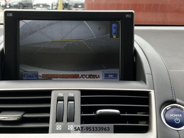 Lexus HS 2013-04 7501254-15