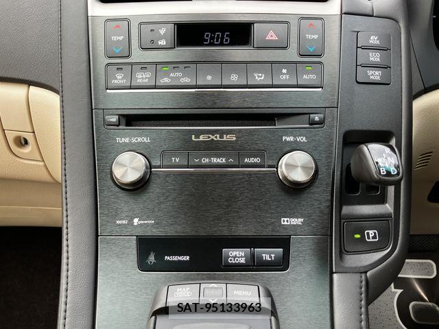 Lexus HS 2013-04 7501254-16