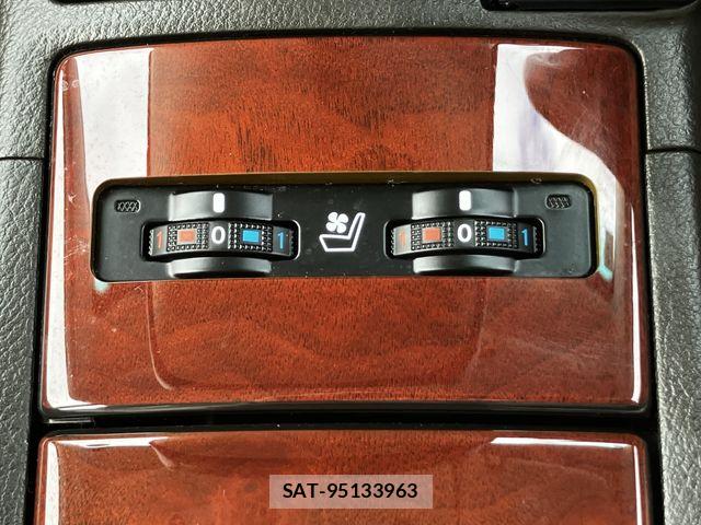 Lexus HS 2013-04 7501254-18