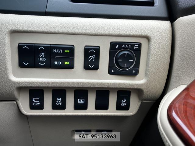Lexus HS 2013-04 7501254-19