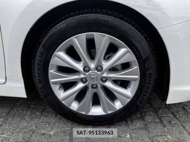 Lexus HS 2013-04 7501254-7