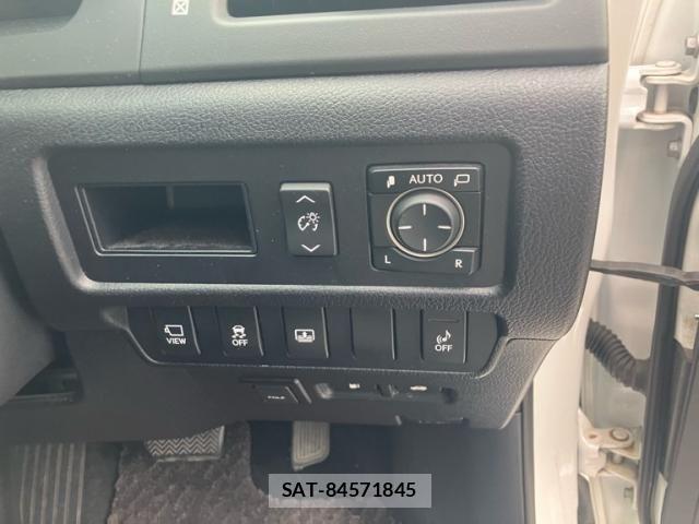 Lexus HS 2013-02 7617631-14