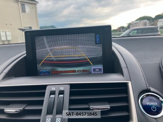 Lexus HS 2013-02 7617631-18