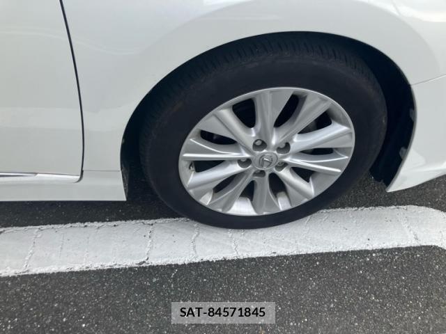 Lexus HS 2013-02 7617631-7