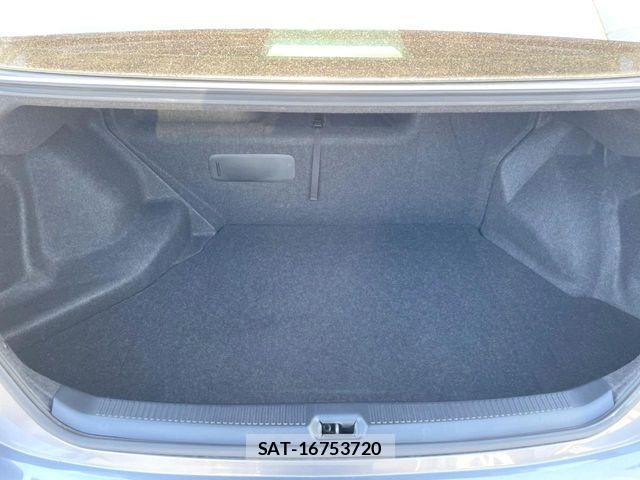 Lexus HS 2013-11 7617630-10