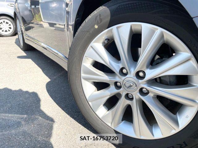 Lexus HS 2013-11 7617630-12