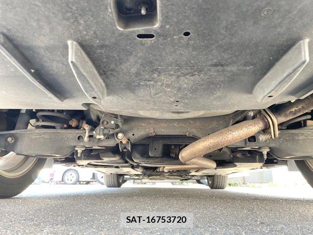 Lexus HS 2013-11 7617630-18