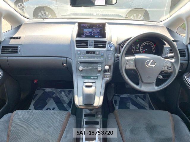 Lexus HS 2013-11 7617630-1