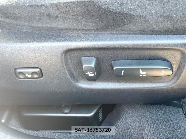 Lexus HS 2013-11 7617630-6