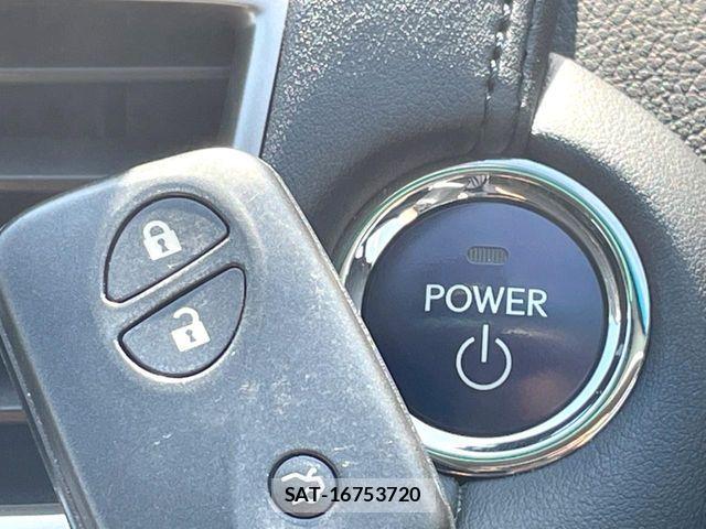 Lexus HS 2013-11 7617630-7