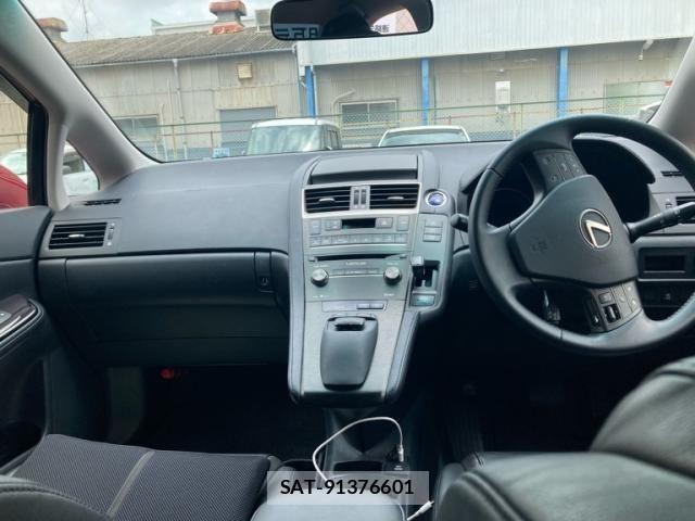 Lexus HS 2014-12 7617634-11
