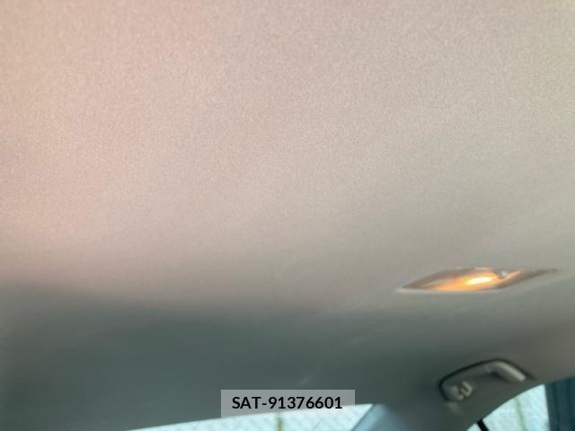 Lexus HS 2014-12 7617634-13