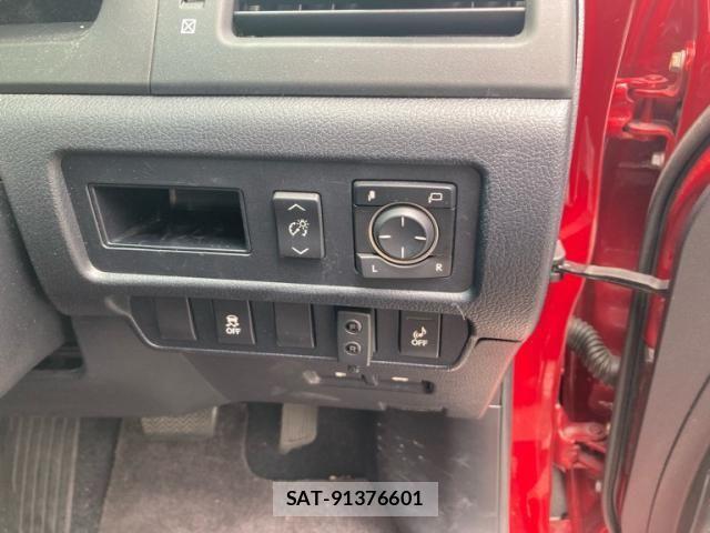 Lexus HS 2014-12 7617634-14