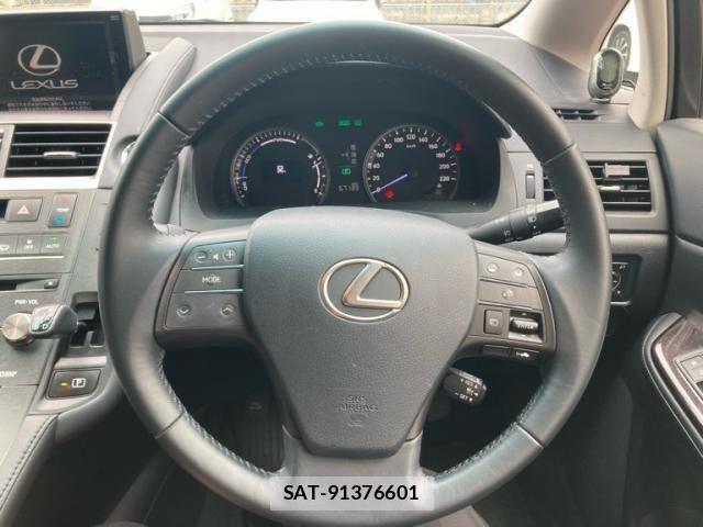 Lexus HS 2014-12 7617634-15