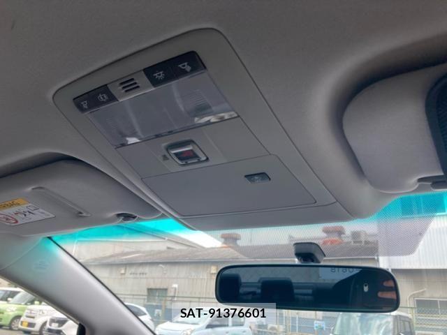 Lexus HS 2014-12 7617634-19