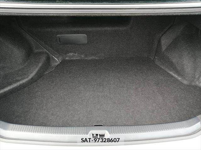 Lexus HS 2009-10 7725033-11