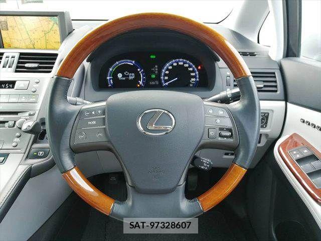 Lexus HS 2009-10 7725033-12