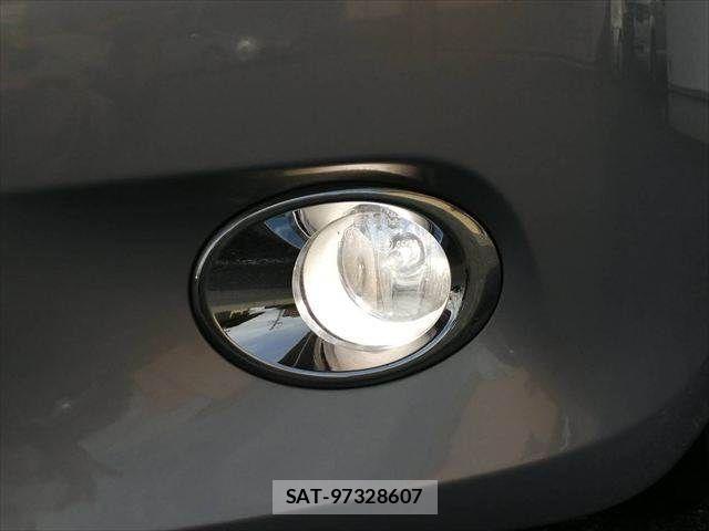 Lexus HS 2009-10 7725033-14