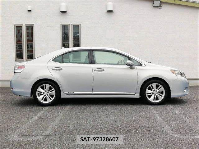 Lexus HS 2009-10 7725033-18