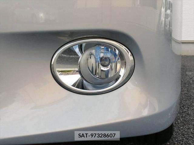 Lexus HS 2009-10 7725033-25