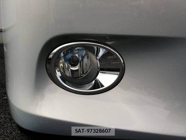 Lexus HS 2009-10 7725033-26